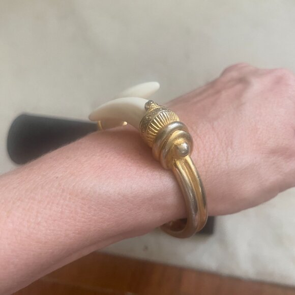Vintage Kenneth Jay Lane RARE lucite tusk gold-tone spring bracelet - Picture 2 of 9